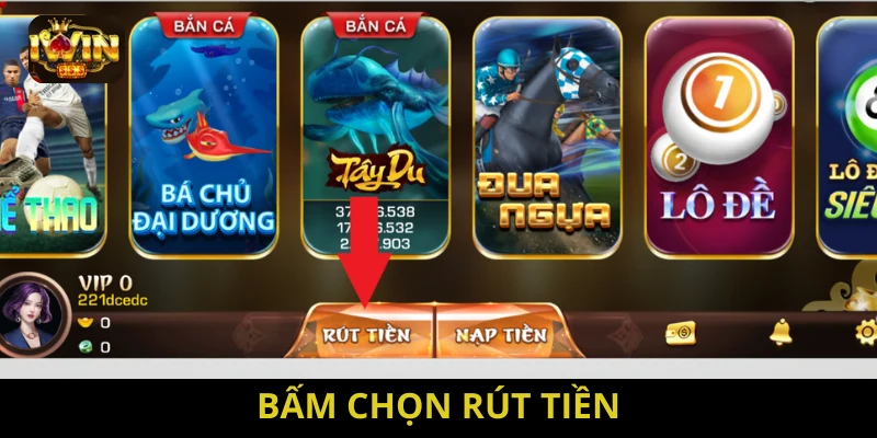 Chọn Rút tiền phía dưới màn hình